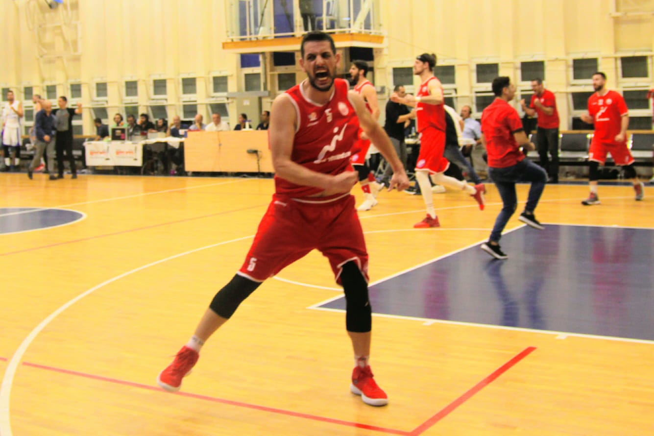 שאגת הקפטן. אוהד כהן מאושר בקריית גת (צילום: באדיבות שי מוגילבסקי)